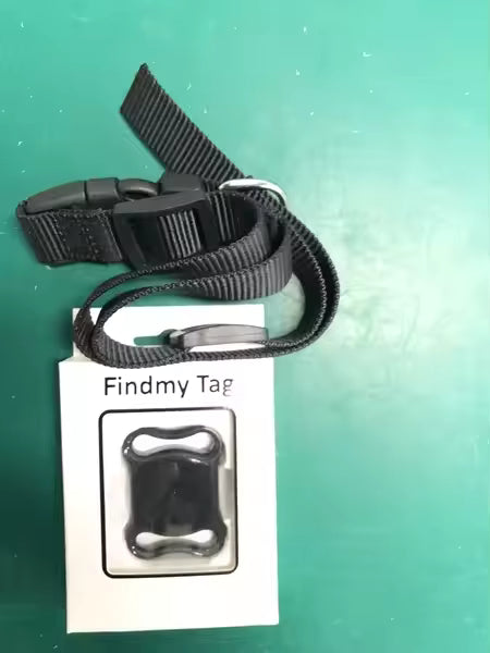 Black lanyard with a 'Findmy Tag' on a green background